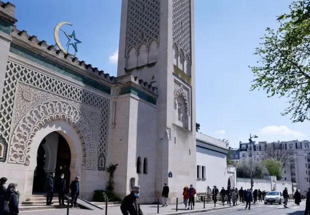 Paris : des têtes de cochon découvertes devant plusieurs mosquées, une enquête ouverte