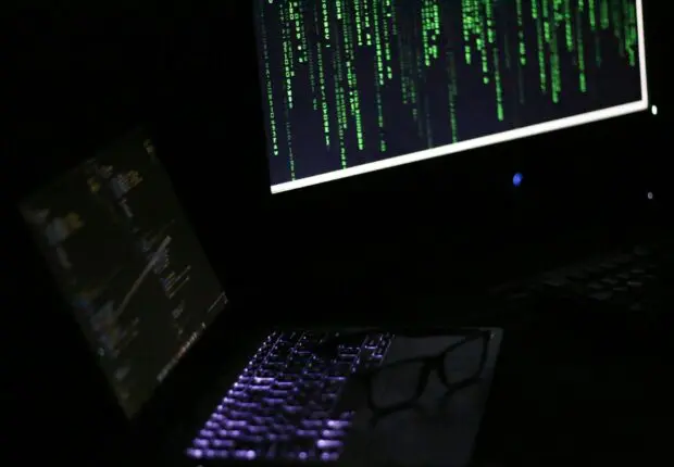 Il revendait des noms de domaine à 2 millions d’euros: un Algérien risque 207 ans de prison aux USA