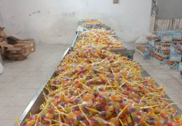 Il inondait les marchés de bonbons dangereux… Un atelier clandestin démantelé à Constantine