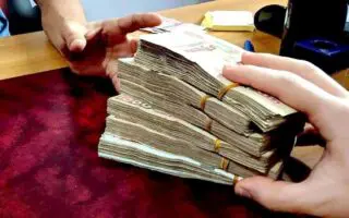 Politiciens « clients à risque » : gel immédiat des comptes d&rsquo;assurance désormais possible dans ces cas