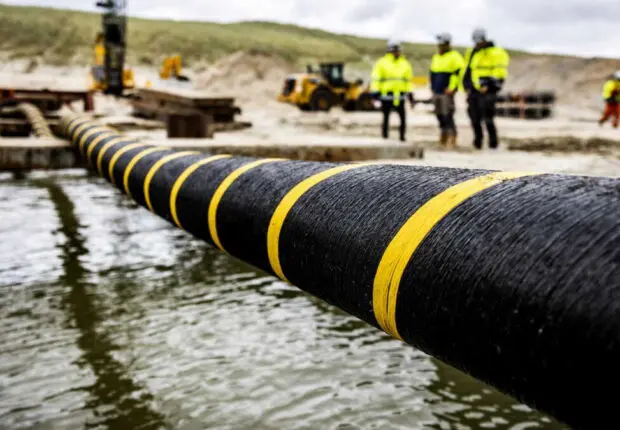 Export d’Ă©lectricitĂ© via Medlink : quelles retombĂ©es pour l’AlgĂ©rie avec ce gigaprojet Ă  7 MDS € ?
