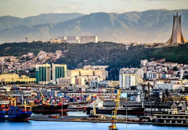 Exportations : le port d’Alger rĂ©alise une percĂ©e spectaculaire au T2 2025