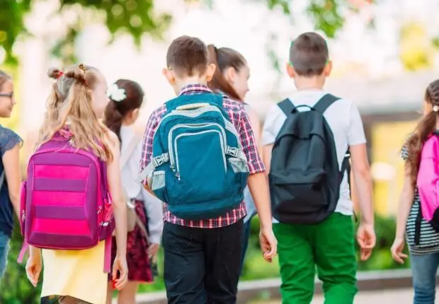 2 matières retirées, sport et arts privilégiés… changements annoncés pour la 3ᵉ année primaire