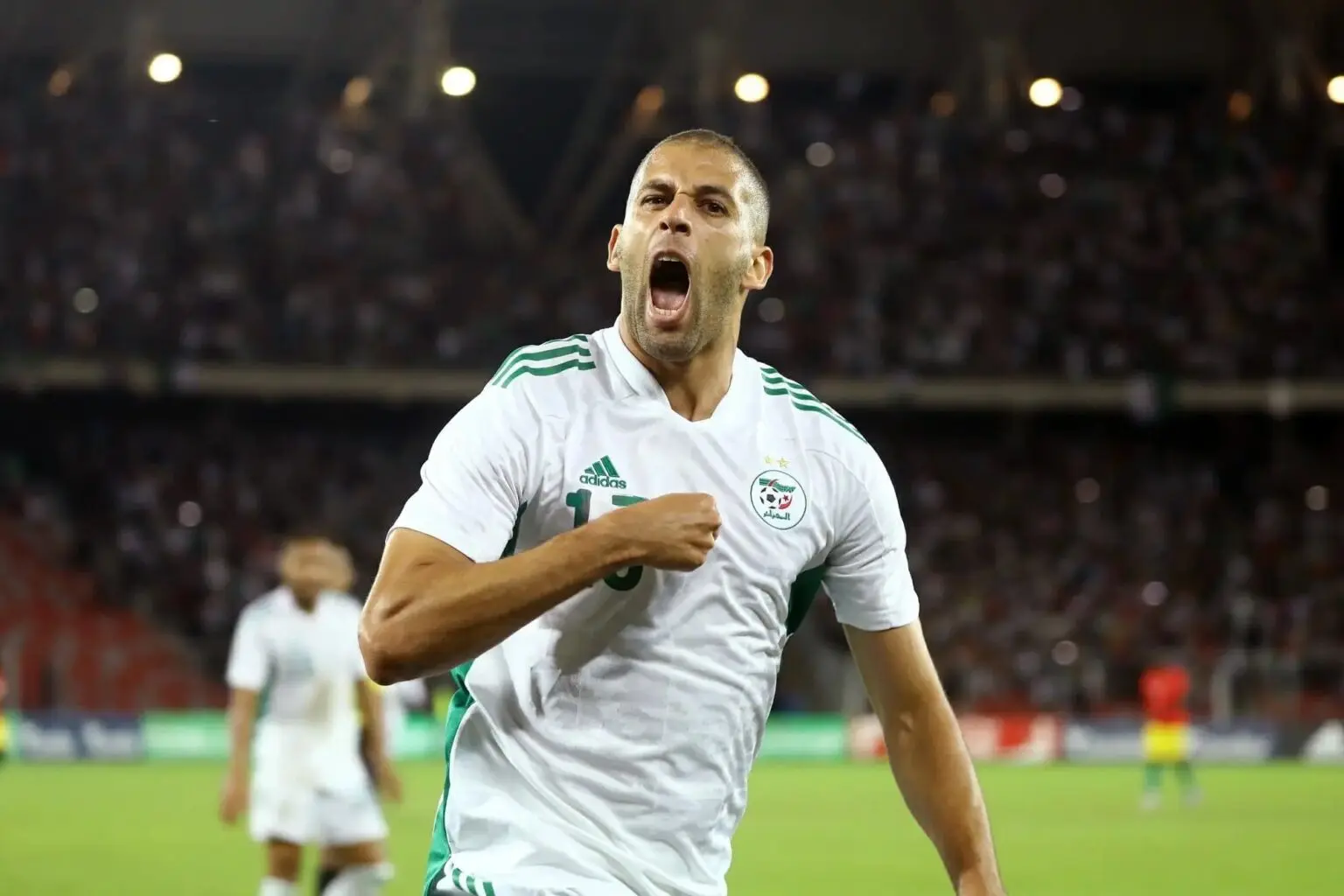 Islam Slimani continue son tour du monde et signe dans un 15ᵉ club