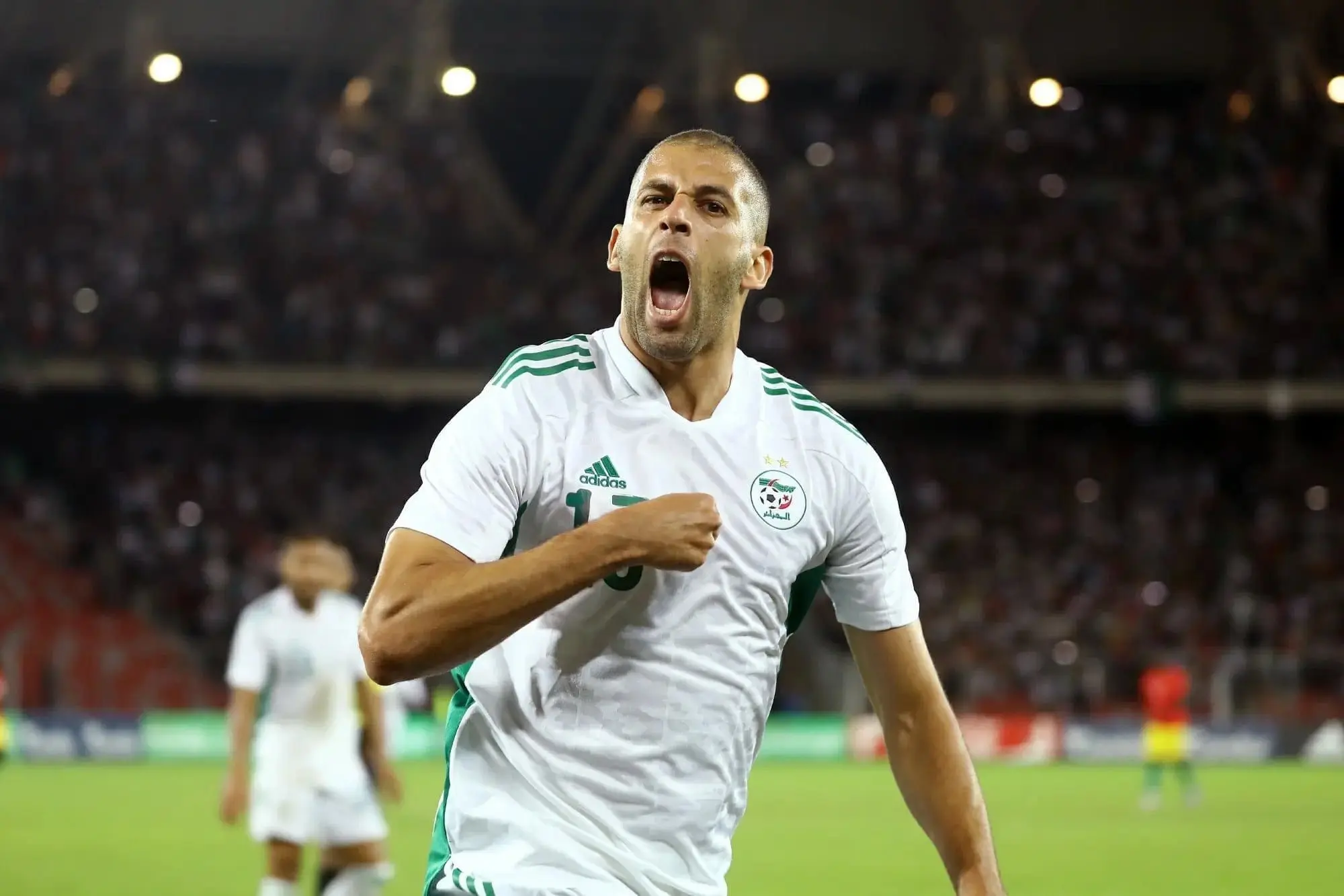 Islam Slimani à l’IR Tanger ? Le club marocain réagit