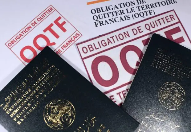 Jusqu’à 7 000 € et un billet d’avion : le deal proposé aux détenus étrangers en France