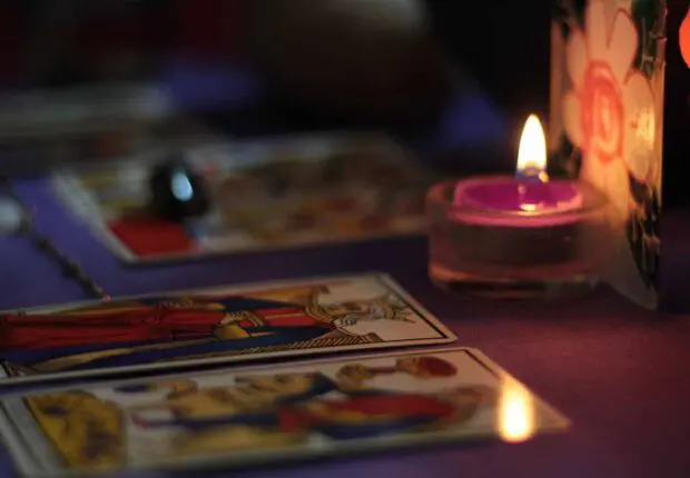 Il exploite des publications en ligne afin d’attirer ses victimes, un charlatan arrêté