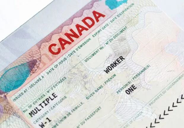 Fraude aux visas canadiens : une employée d’une agence de voyages jugée à Alger