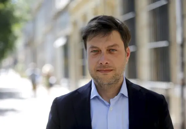 France : Benoît Payan, maire de Marseille, menacé de mort pour avoir mangé un couscous