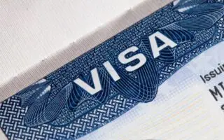 Visa américain : l’ambassade des États-Unis à Alger met en garde contre le “tourisme de naissance”