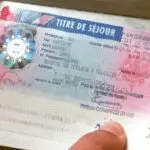 Immigration en France : titres de séjour en hausse en 2025… mais pas pour les Algériens