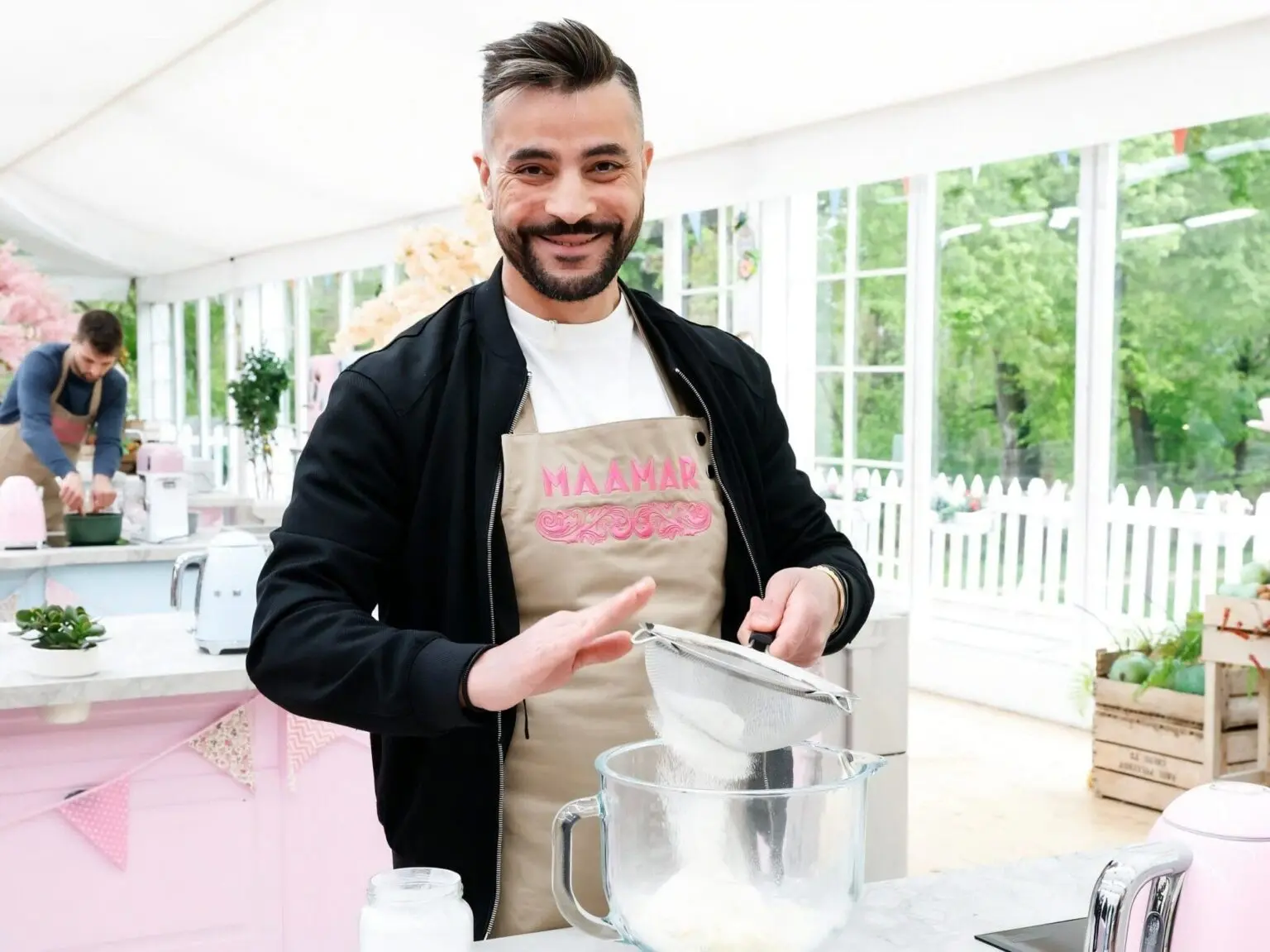 Le Meilleur Pâtissier France : Maamar, d’origine algérienne, aux fourneaux de la 14ᵉ saison