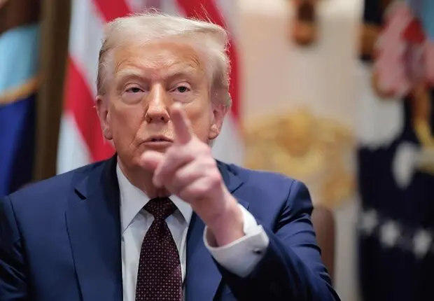 Trump durcit l’immigration : 100 000 $ pour un visa H-1B, 1 million pour une carte dorée