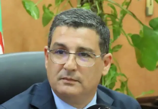 Le ministre de la Santé secourt un passager en plein vol, son geste applaudi sur la toile