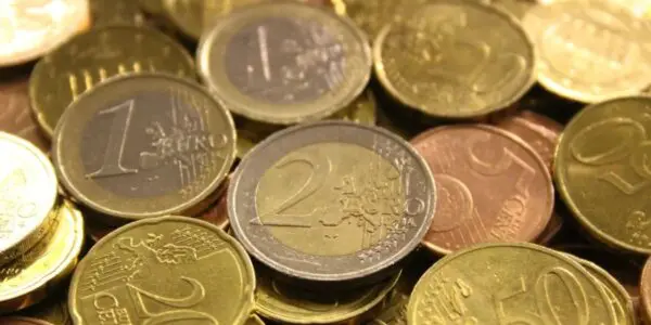 Taux de change en Algérie : l’euro franchit un record historique sur le marché informel