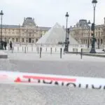 Cambriolage du Louvre : deux suspects écroués, l’enquête rebondit avec cinq nouvelles arrestations