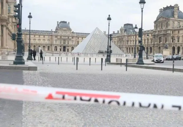 Cambriolage du Louvre : deux suspects écroués, l’enquête rebondit avec cinq nouvelles arrestations