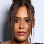 Amel Bent officialise ses origines : pourquoi la chanteuse a demandé la nationalité algérienne