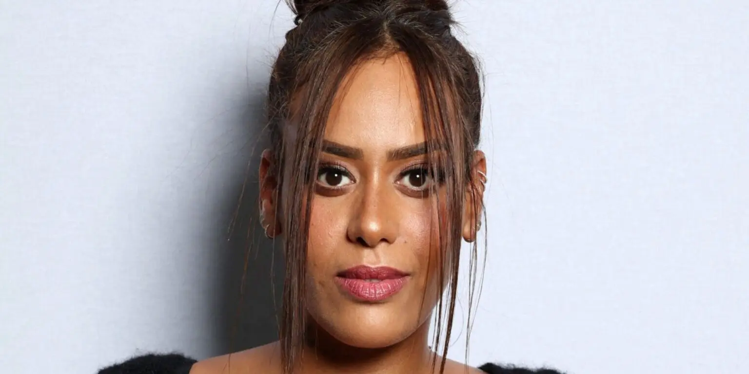 Amel Bent officialise ses origines : pourquoi la chanteuse a demandé la nationalité algérienne