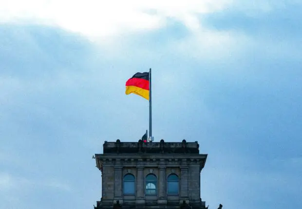 L’Allemagne met fin à la naturalisation express : retour à cinq ans de résidence minimum