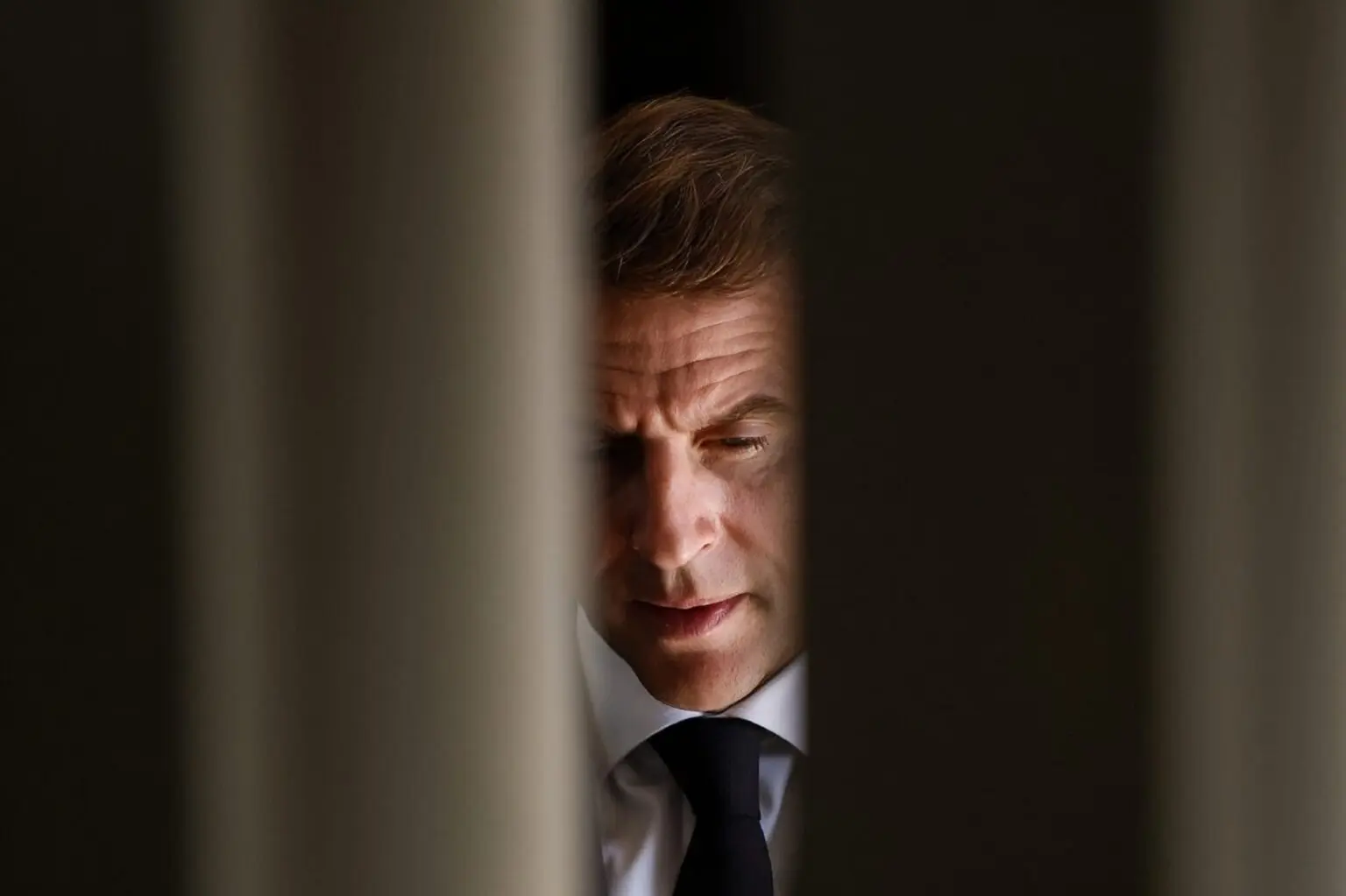 Polémique en France : Bardella accuse Macron de « se mettre à genoux » devant Alger