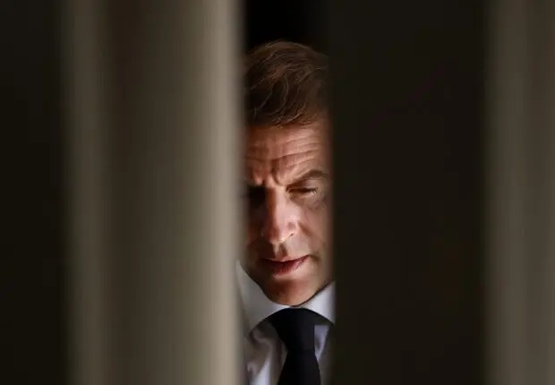 Polémique en France : Bardella accuse Macron de « se mettre à genoux » devant Alger