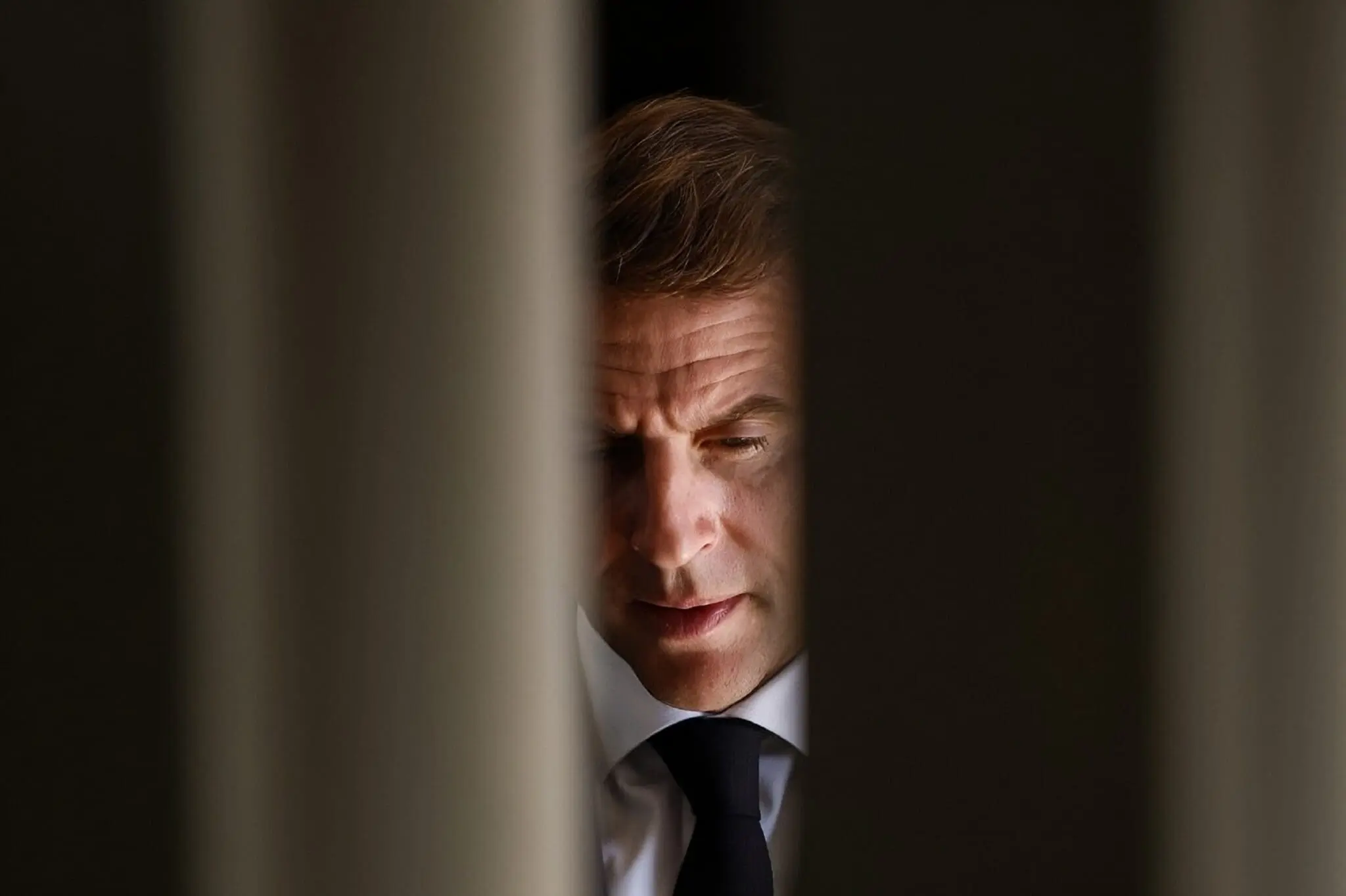 Polémique en France : Bardella accuse Macron de « se mettre à genoux » devant Alger