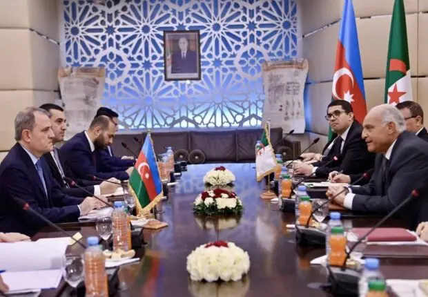 L’Algérie et l’Azerbaïdjan renforcent leur liens : signature d’un accord de coopération stratégique