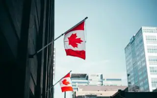 Le Canada serre la vis : forte réduction du nombre de résidents temporaires dès 2026