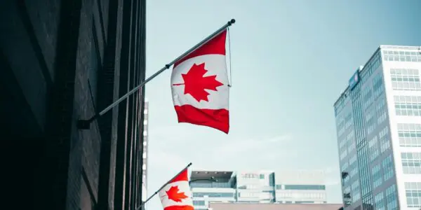 Le Canada serre la vis : forte réduction du nombre de résidents temporaires dès 2026