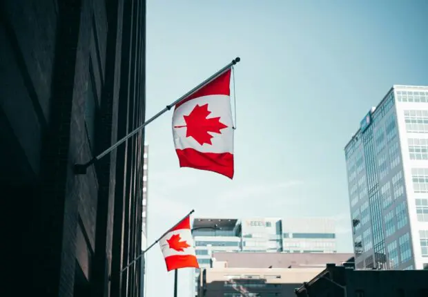 Le Canada serre la vis : forte réduction du nombre de résidents temporaires dès 2026