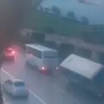 Scène ahurissante à Alger : Deux bus impliqués dans une course folle frôlent la catastrophe (VIDÉO)