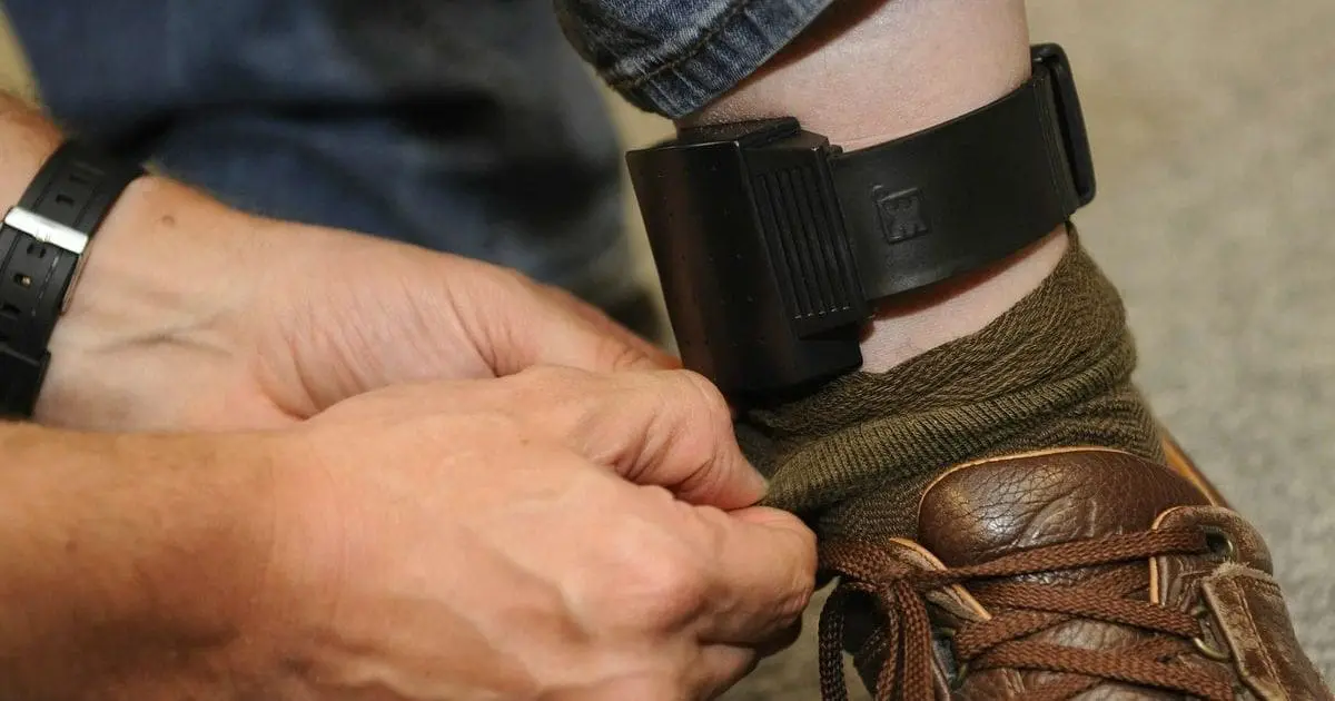 Bracelets électroniques : une technologie « made in Algeria » pour réduire le recours à la prison