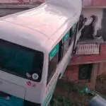 Accident CHOC à Jijel : Un bus dérape et finit sa course dans une maison [IMAGES]