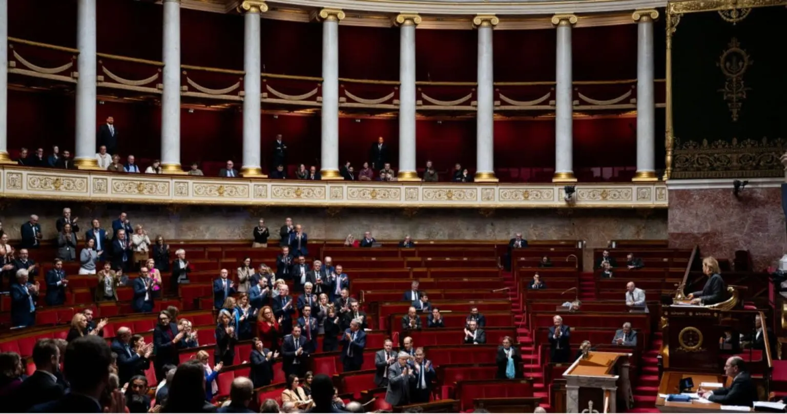 En pleine visite scolaire, des élèves voilées déclenchent un tollé politique en France