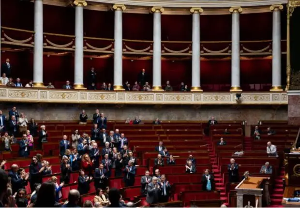 En pleine visite scolaire, des élèves voilées déclenchent un tollé politique en France