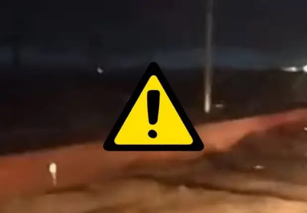 Un oued en débordement : cette route fermée entre Jijel et Sétif