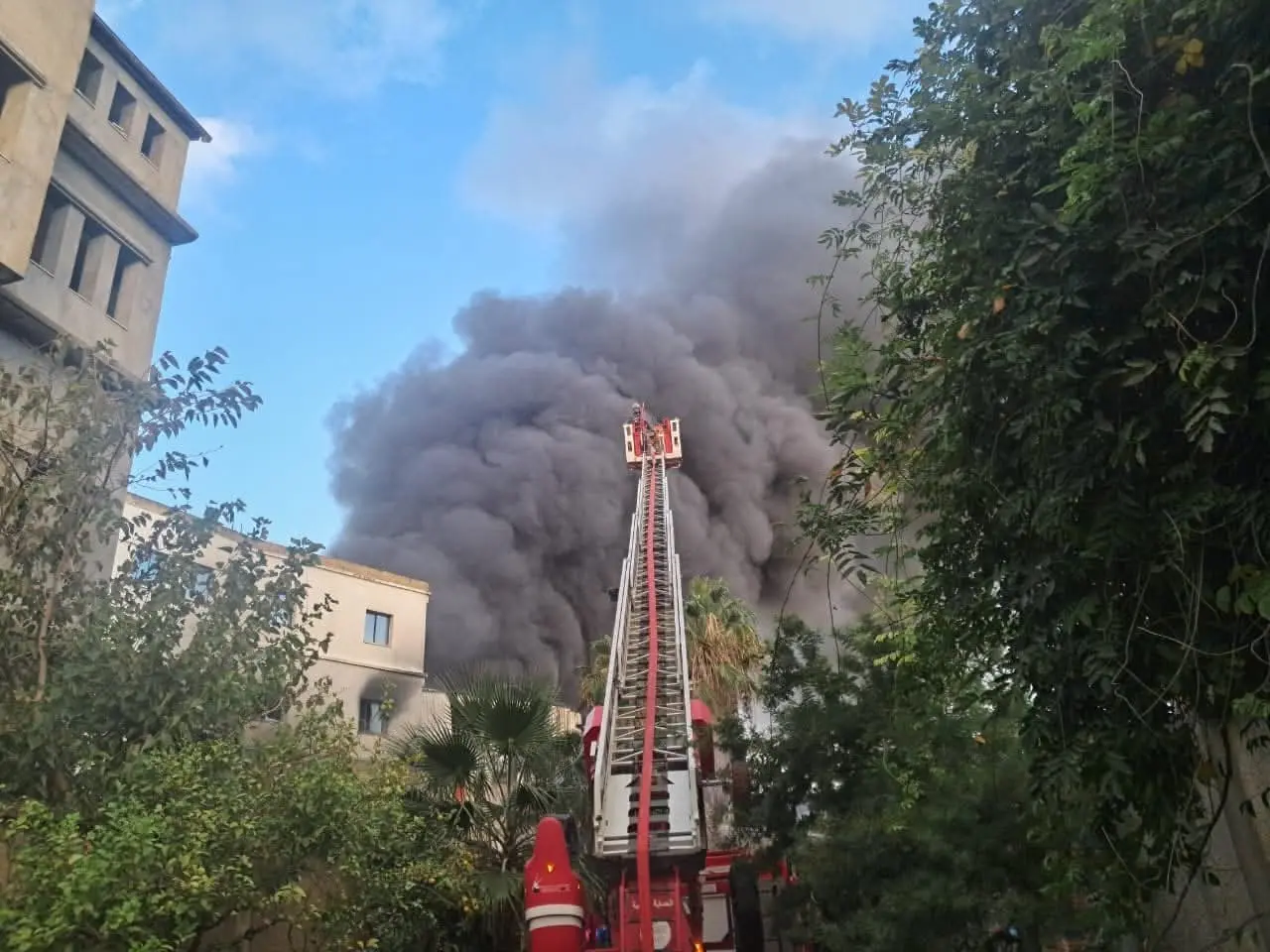 24H pour venir à bout de l’incendie : une usine de couches ravagée à Alger
