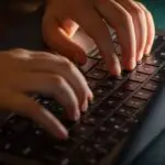 1 an de prison et 1 million DA d’amende : ce que prévoit la loi sur ce type de contenu en Algérie