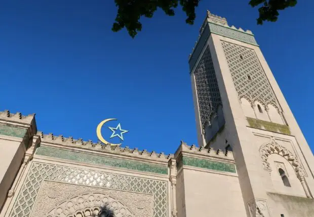 Restrictions religieuses : la Grande Mosquée de Paris dénonce un rapport sénatorial « discriminatoire »
