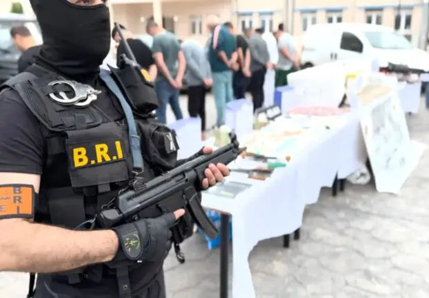 Trafic d’êtres humains, de voitures de luxe, d’armes… : un important réseau criminel démantelé