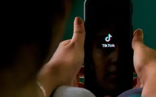 Sorcellerie et arnaque en ligne : lourde peine pour une tiktokeuse à Alger