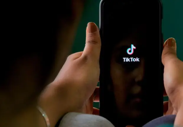 Une tiktokeuse d’El Bayadh condamnée pour diffusion de contenus pour adultes