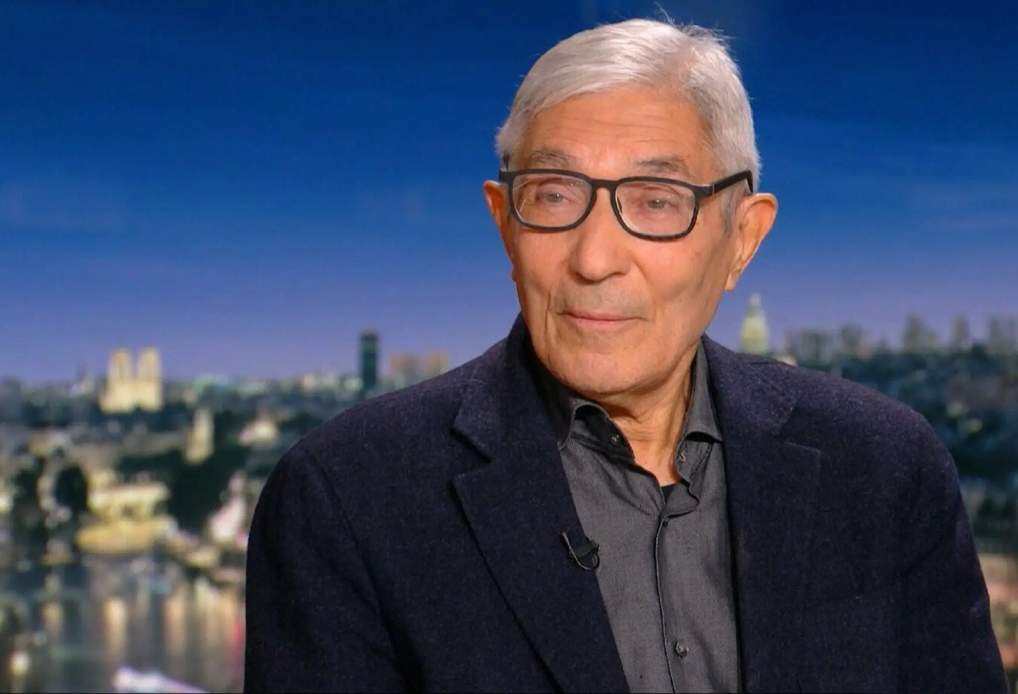 Sansal perd sa nationalité algérienne et déclare «Je suis seulement français»