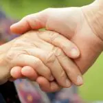 Un casque et un cœur immense, le mystérieux « Phénomén » aide les plus démunis et émeut la Toile