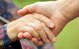 Un casque et un cœur immense, le mystérieux « Phénomén » aide les plus démunis et émeut la Toile