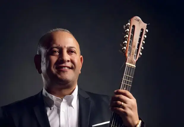 Rabah Asma s’oppose au MAK en plein concert en France : “Personne ne peut diviser l’Algérie”