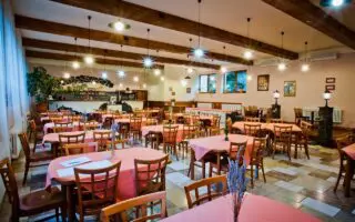 Un restaurant halal avec salle « 100% girls » déclenche une polémique en France