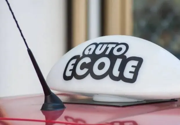 Auto-écoles dans le viseur : nouvelles règles et obligations pour les moniteurs