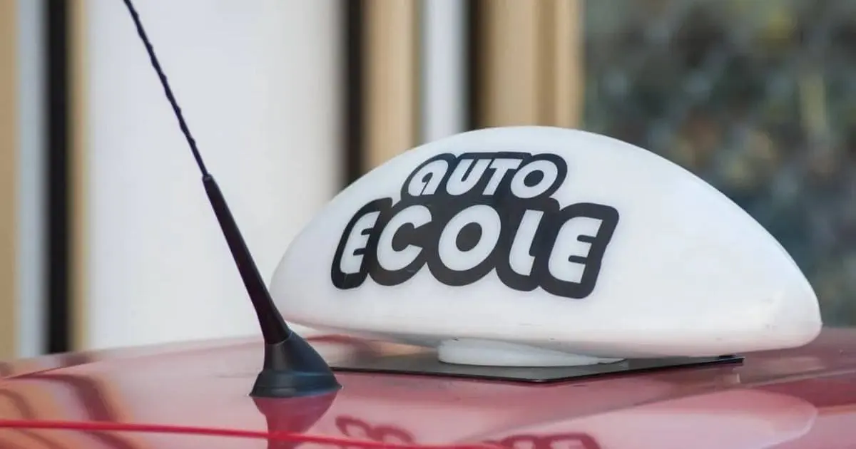 Auto-écoles dans le viseur : nouvelles règles et obligations pour les moniteurs